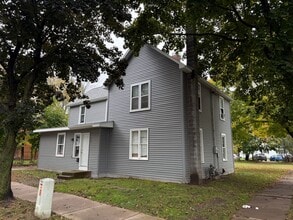 Building Photo - 6 Bedroom 2 Bath | Student Rental