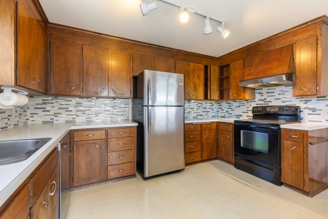 Building Photo - Charming 2BR/2BA Home with Private Balcony...