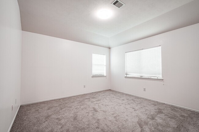Building Photo - 4435 Crossvine Ave