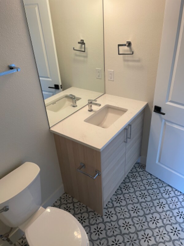 Building Photo - 2578 S Delaware St