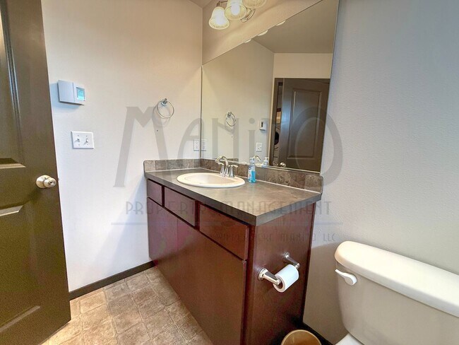 Building Photo - Kendall Yards Townhouse