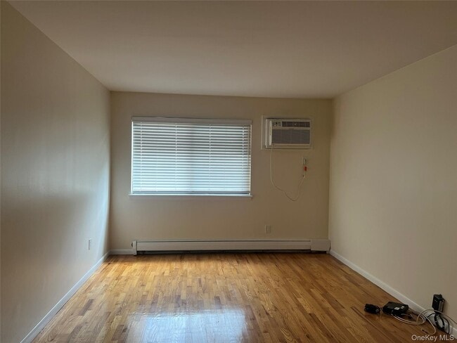 Building Photo - 10 Brevoort Dr