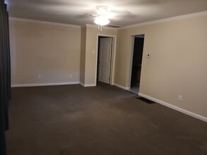 Building Photo - 711 S Poplar St