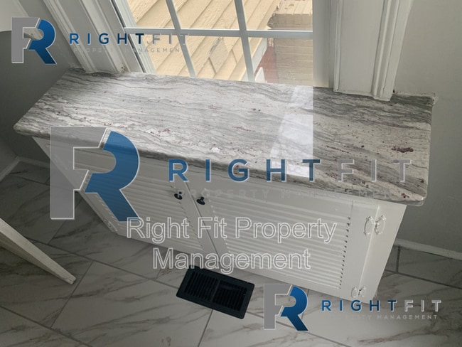 Building Photo - 2012 6th Ave