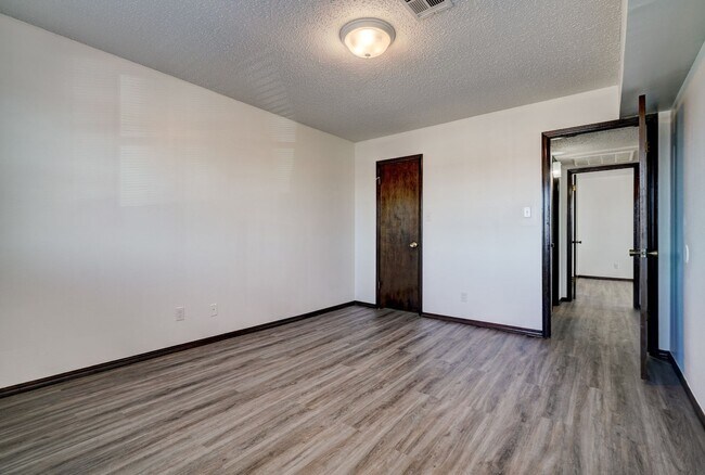 Building Photo - Arbors