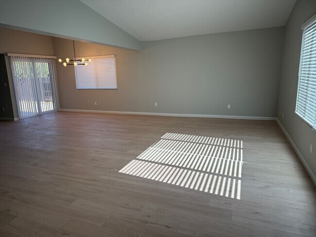 Building Photo - 3266 Shelby Pl