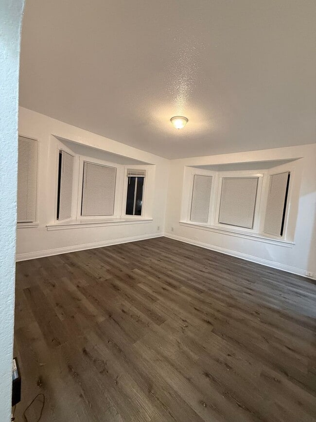 Interior Photo - 3201 Beaumont Ave.