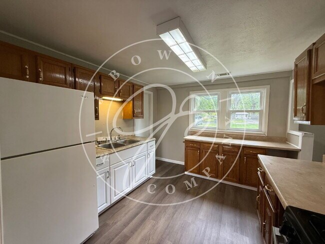 Building Photo - 3-Bedroom South Toledo Home with 2 Full Ba...