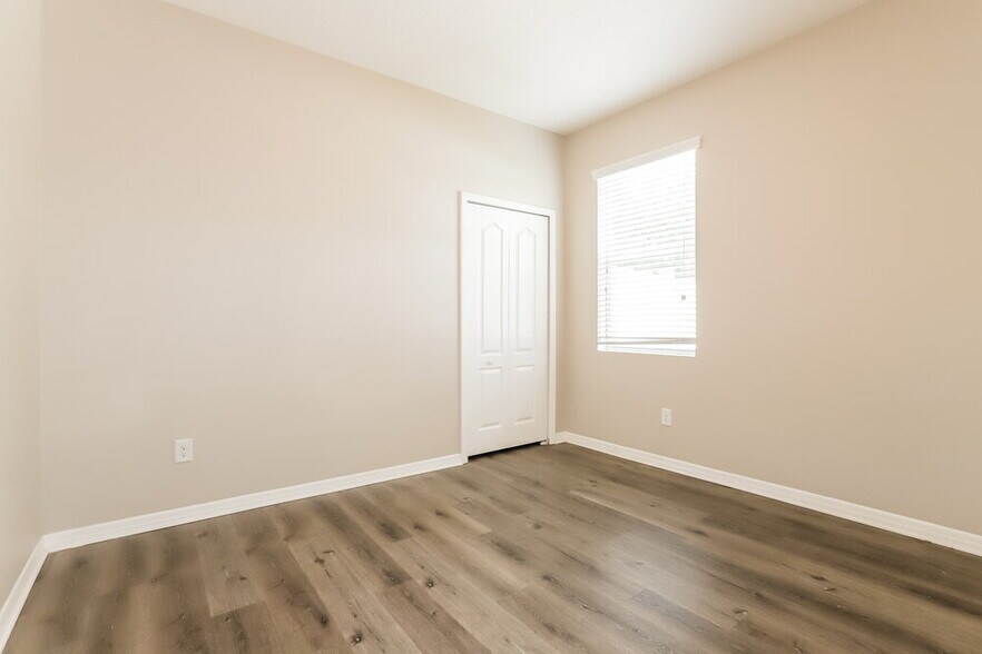 Building Photo - 511 Stone Briar Dr