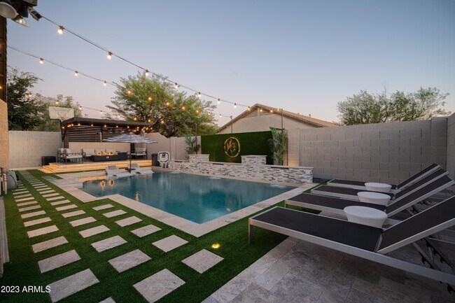 Building Photo - 2257 W Roy Rogers Rd