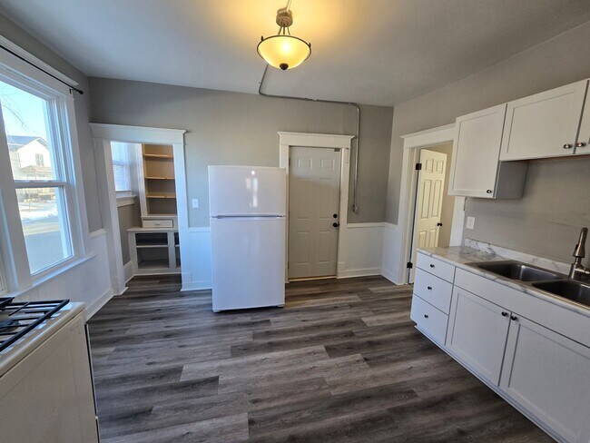 Building Photo - 322 Broad St