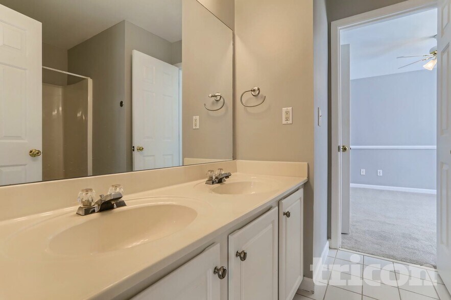 Building Photo - 875 Cedar Creek Dr