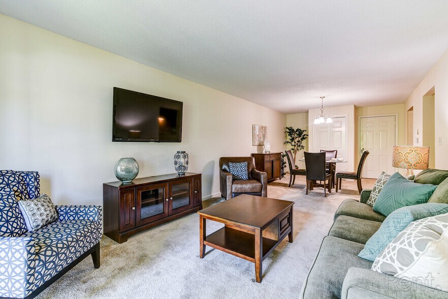 Living Room - Greenview Village Apartments