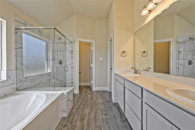 Building Photo - 11927 Champion's Frst Dr