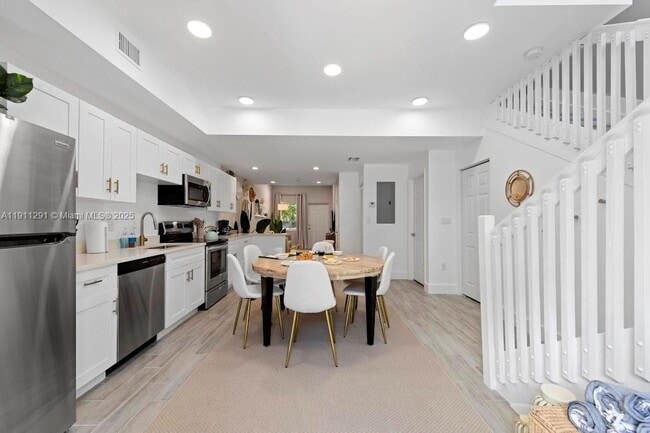 Building Photo - 5127 NW 5th Ave