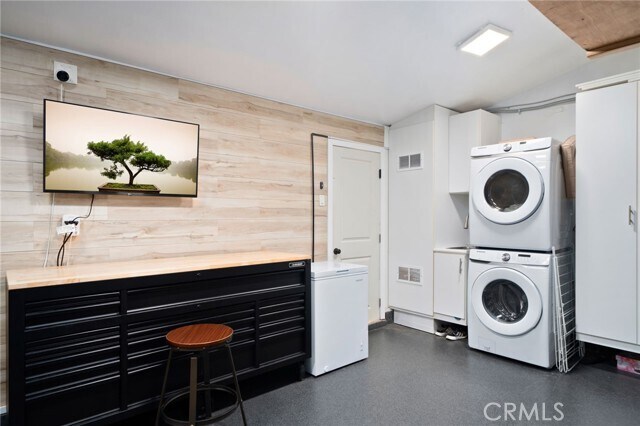 Building Photo - 2273 Columbia Dr