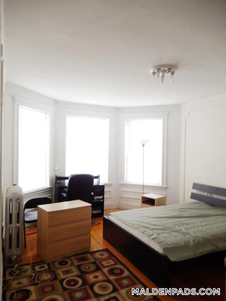 Building Photo - 94 Maple St