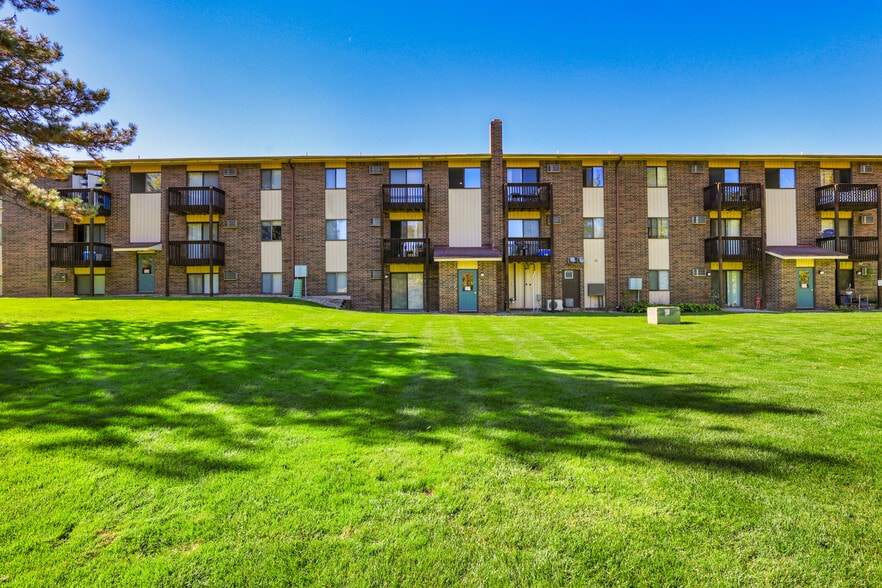 Primary Photo - Parkview Apartments