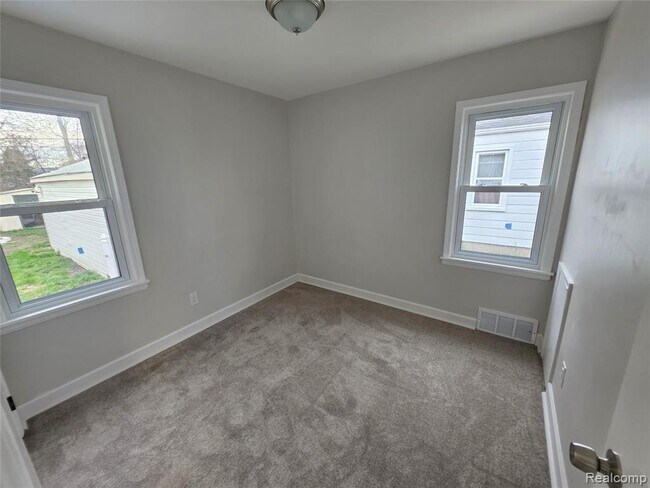 Building Photo - 7249 Silvery Ln