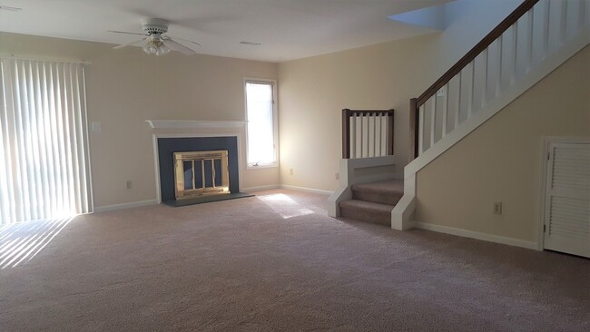 Building Photo - 1402 Sherbrooke Cir