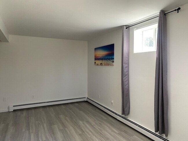 Building Photo - 55 Clover Ave