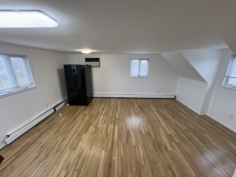 Building Photo - 221 E Hoffman Ave