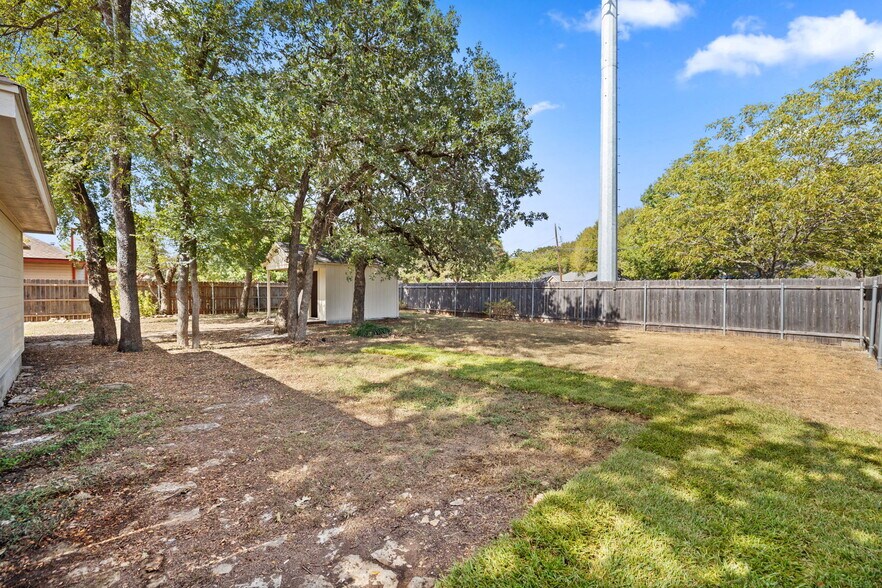 Building Photo - 917 Garden View Dr