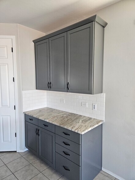 Building Photo - 646 W Calle Espadero