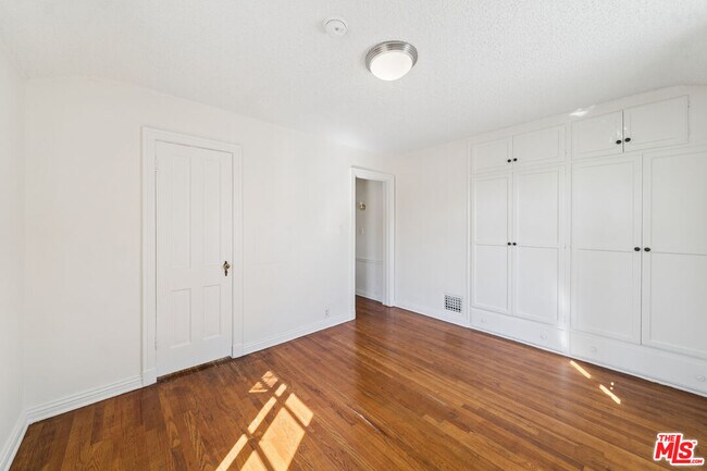 Building Photo - 1284 S Beverly Glen Blvd