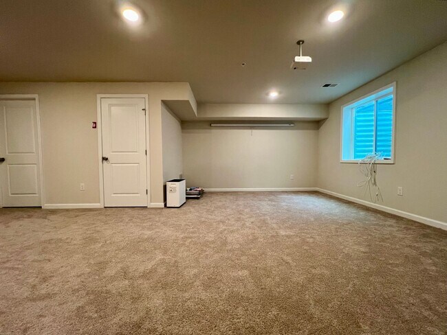 Building Photo - Stunning 4-Bed Townhome in Quakertown! Available NOW!