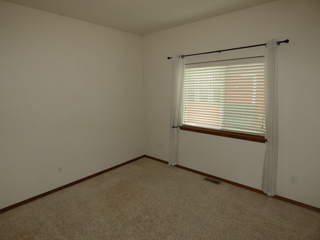 Building Photo - Rolling HIlls Court Rambler