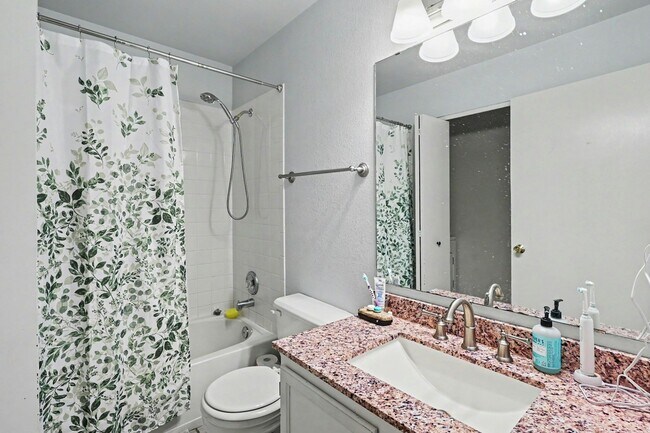 Building Photo - 4787 Sunvalley Dr