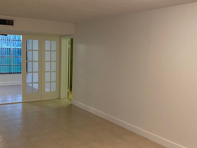 Building Photo - 3626 Whitehall Dr