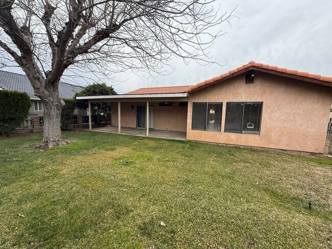 Building Photo - Victorville- Spring Valley Lake, 3 Bedrooms 2 bathrooms, New Paint