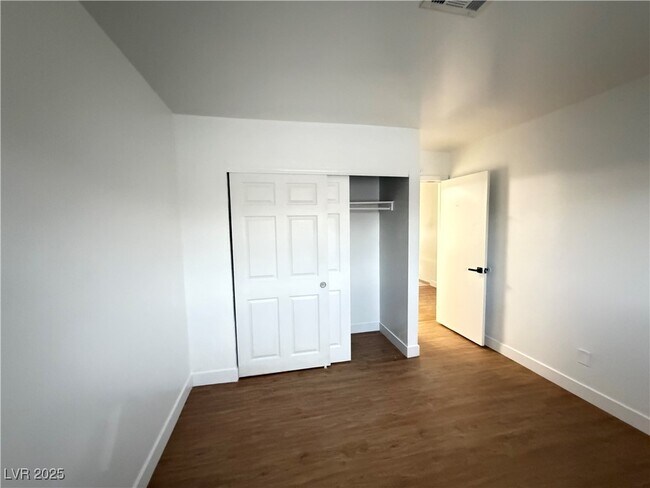 Building Photo - 4750 Thunderbolt Ave