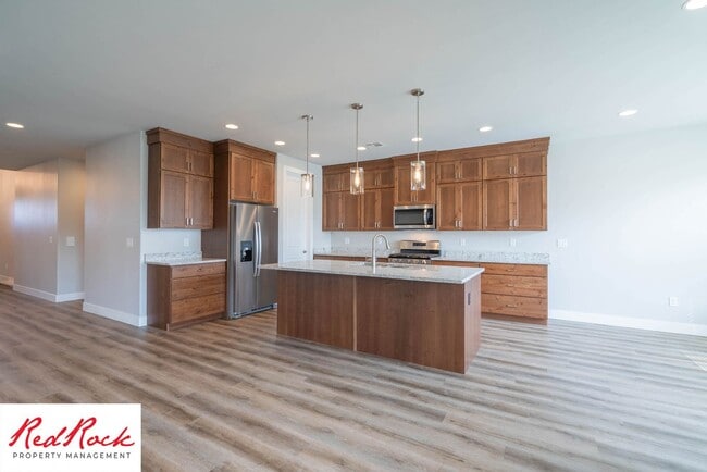 Building Photo - Beautiful 4-Bedroom 2.5 Bath with a 3 Car ...