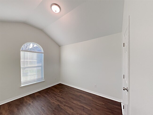 Building Photo - 2204 Perkins Crossing Dr