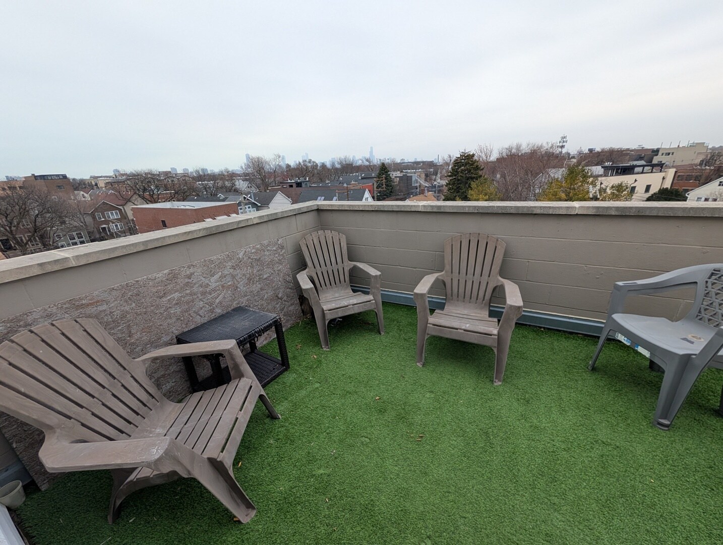 Building Photo - 1655 W Wrightwood Ave