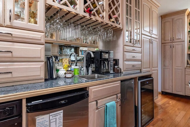 Building Photo - 152 Central Ave