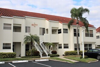 Building Photo - Unfurnished Annual Updated Ground Level 2/2 split plan Condo-Vista Verde East (Isla Del Sol)