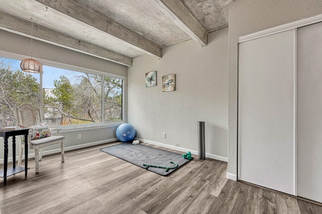 Building Photo - Charming 3-Bed Penthouse Condo in Denver with 2 full bathrooms! – Open Floor Plan *Move in specia...