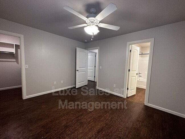 Building Photo - 11416 N Lincoln Blvd