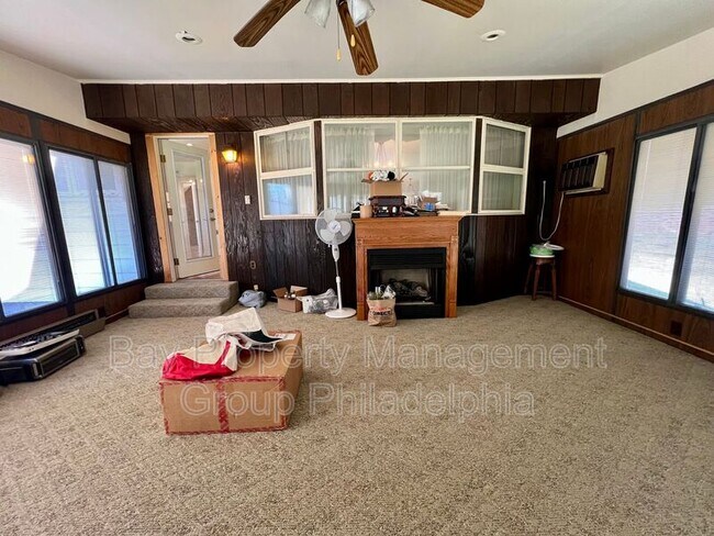 Building Photo - 303 Hedgerow Ln