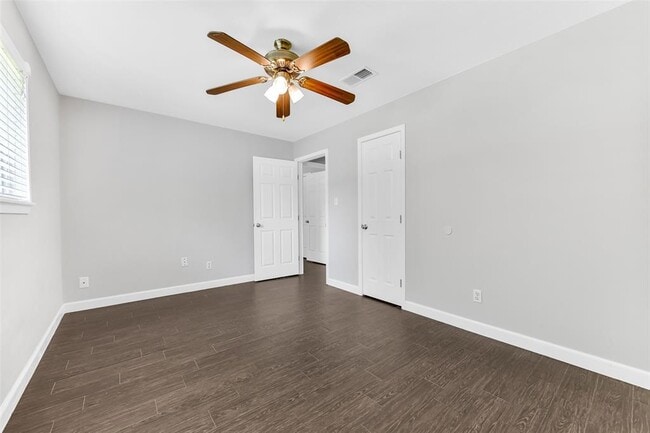 Building Photo - 206 Ron Cir