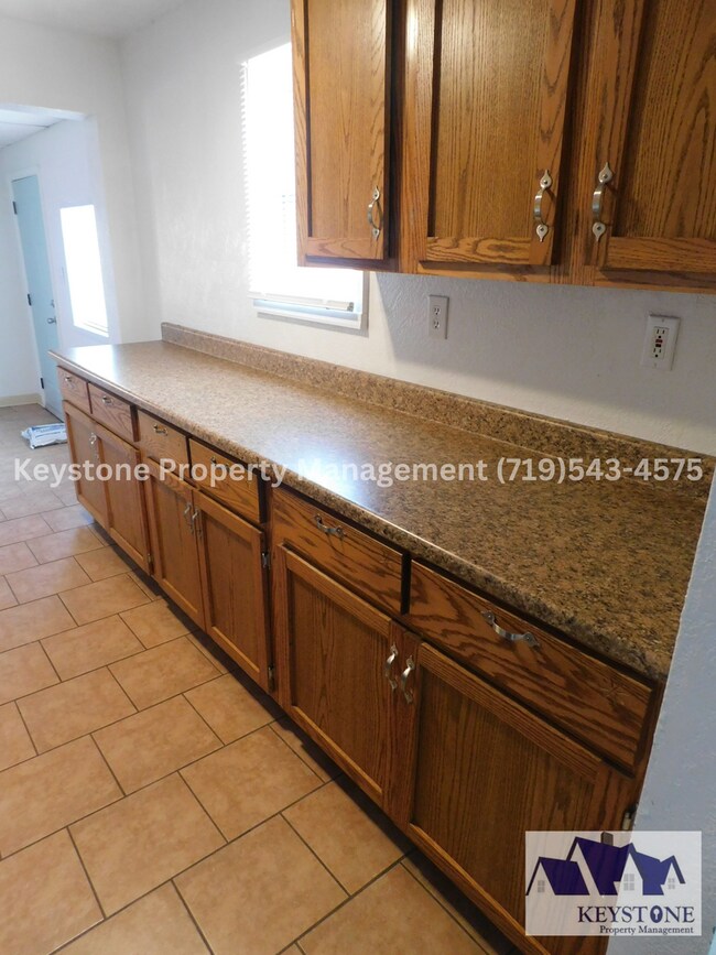 Building Photo - 819 Troy Ave