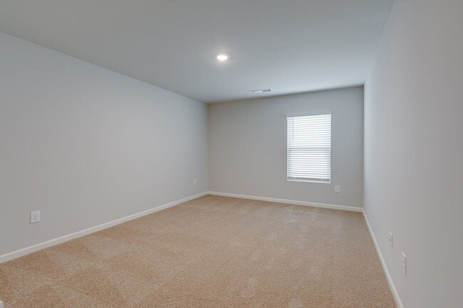 Building Photo - Spacious 5-Bedroom Home in Southgrove – Move-In Ready!