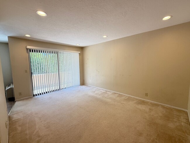 Building Photo - 962 Kiely Blvd