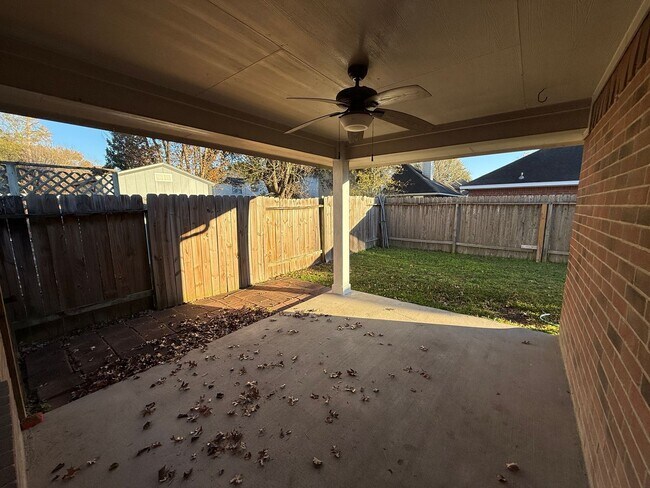 Building Photo - Room to Roam in Atascocita Park!