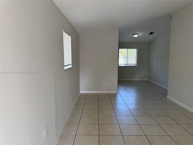 Building Photo - 2920 SE 13th Rd