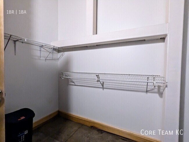 Building Photo - 382 W 22nd St